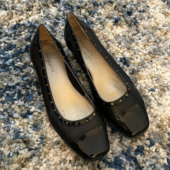 Women’s EasySpirit Flats - Picture 1 of 2